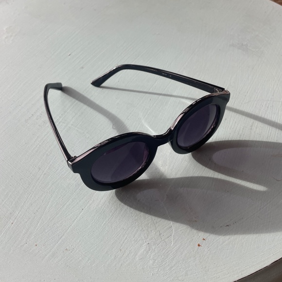 Round Black Sunglasses from Urban Outfitters - Picture 1 of 2